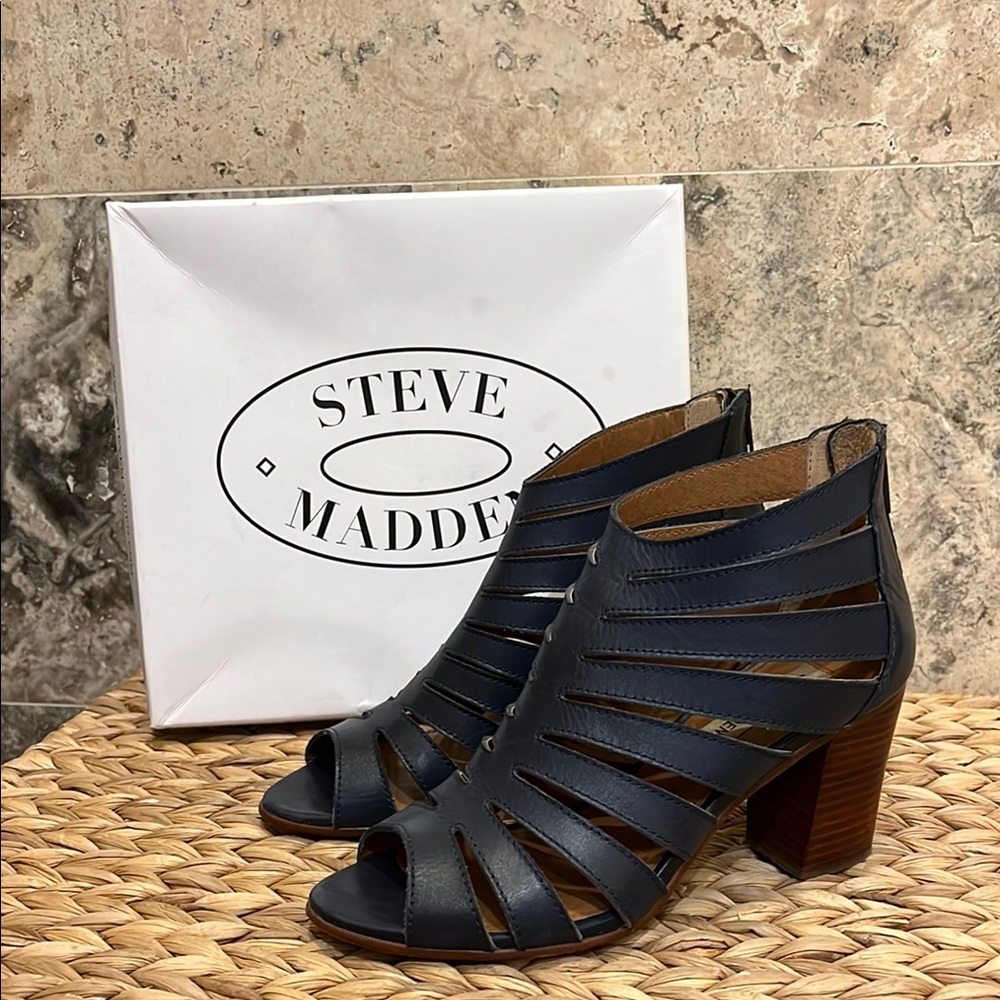Steve Madden blue, high heeled sandals with zipper closure, 8.5 M
